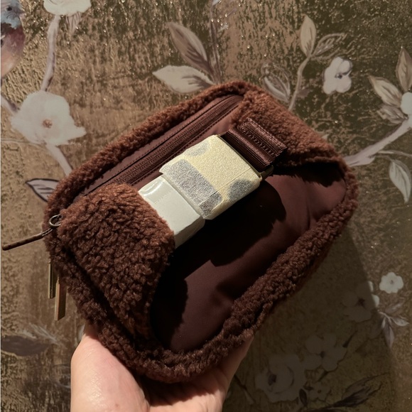 Lululemon 2L Brown Sherpa Everywhere Belt Bag in Earth Gold - Picture 11 of 11